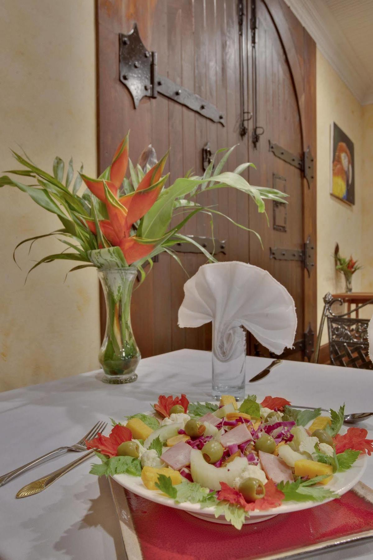 Mahogany Hall Luxury Boutique Resort San Ignacio Εξωτερικό φωτογραφία